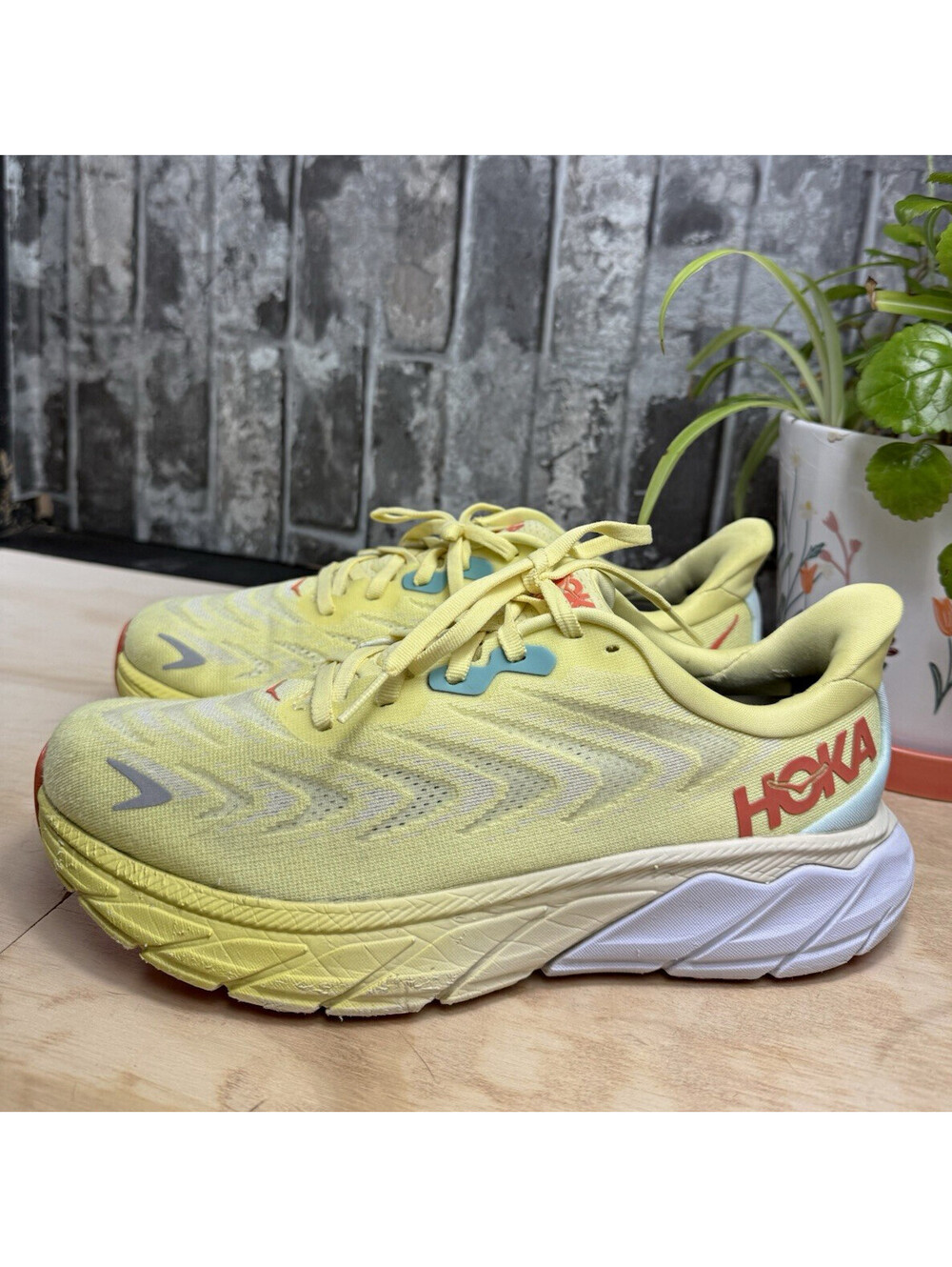 Hoka One One Arahi 6 Women’s Yellow Pear/Sweet Corn Mesh Lace-Up 1123195